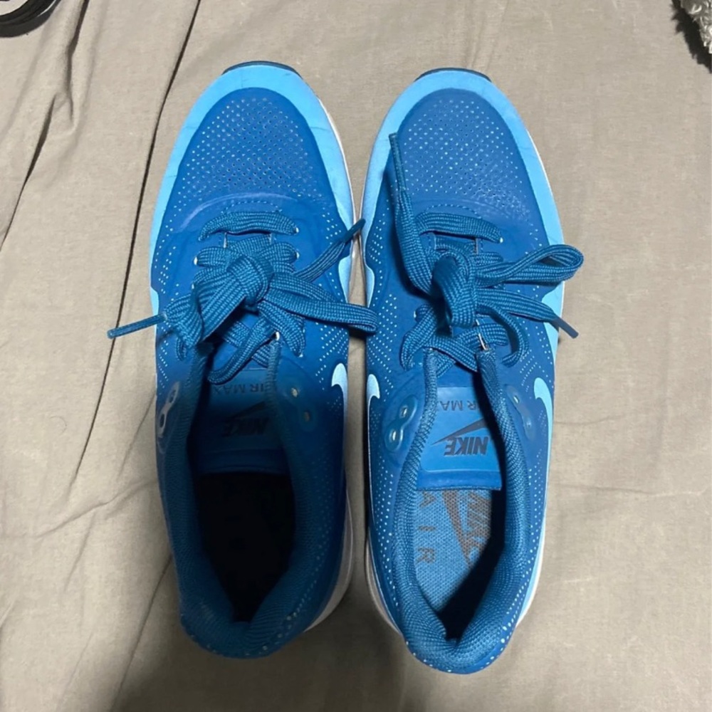 Nike Ultra Moires